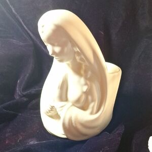 Elegant Cream Ceramic Bust Vase